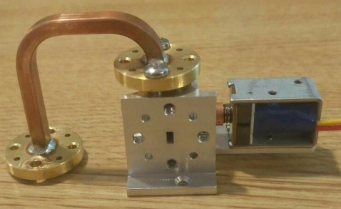 76 GHz waveguide switch